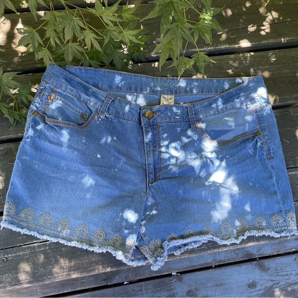 Faded Glory Short Size 18